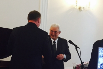 S.E. Botschafter Sergej Netschajew und MKÖ-Vorsitzender Willi Mernyi