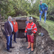 Gruppenbild bei der Grundsteinlegung Bunker als Gedenkraum © Gedenkverein Guntramsdorf / Wiener Neudorf